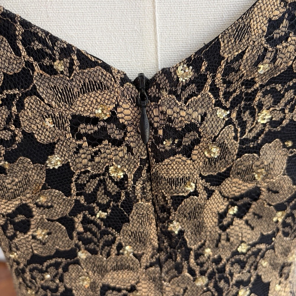Mica Sleeveless Black Lace Cocktail Dress Sz 4 Sheath Gold Metallic Event Formal - Picture 7 of 16